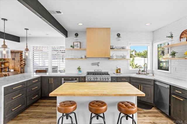 750 Corte Manolito, San Marcos CA: https://media.crmls.org/mediaz/45998694-6c14-4c43-aa2e-ee31cf11ffa3.jpg
