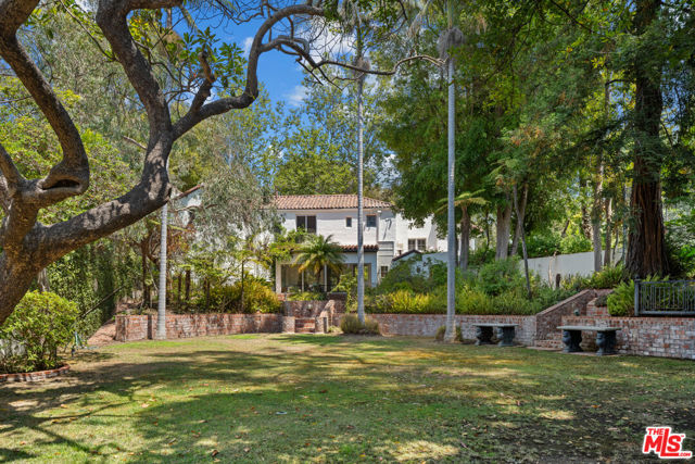 808 Woodacres Road, Santa Monica CA: https://media.crmls.org/mediaz/459a96bf-28da-49b7-a7f6-ce6b426145e5.jpg
