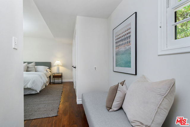 15474 Loom Place, Sherman Oaks CA: https://media.crmls.org/mediaz/459aa52e-d33e-4ff9-b940-b19b700f8b83.jpg