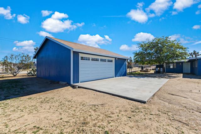 7517 Alaba Avenue, Yucca Valley CA: https://media.crmls.org/mediaz/459b0fd9-0cd5-4c51-82f9-50bf7e825937.jpg