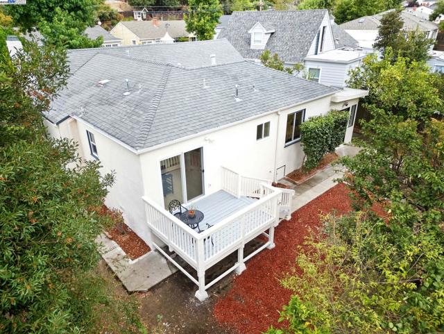 18760 Sandy Rd, Castro Valley CA: https://media.crmls.org/mediaz/459b1bab-b8b9-459e-b20a-8e502693f03c.jpg