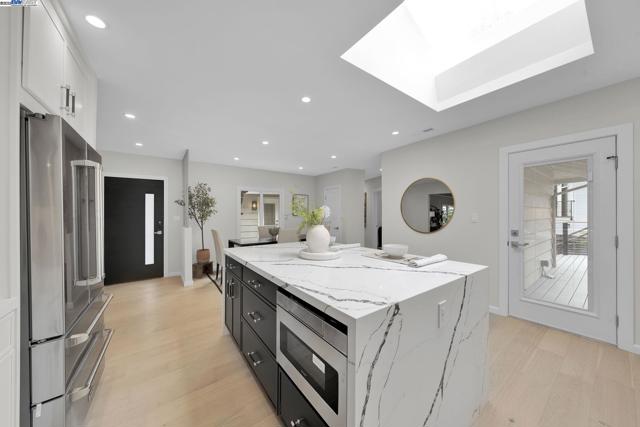 90 Upper Briar Road, Kentfield CA: https://media.crmls.org/mediaz/459b3d65-25a1-4477-953f-1ec35cc0381b.jpg