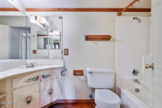 379 Greenway Avenue, Newbury Park CA: https://media.crmls.org/mediaz/459b4d8a-2e8d-4806-83fc-8cf3604ec52c.jpg