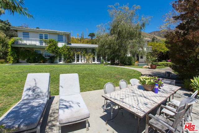 3220 Tahoe Place, Los Angeles CA: https://media.crmls.org/mediaz/459b7434-b4d0-413b-8ce3-0bbc26d92d42.jpg