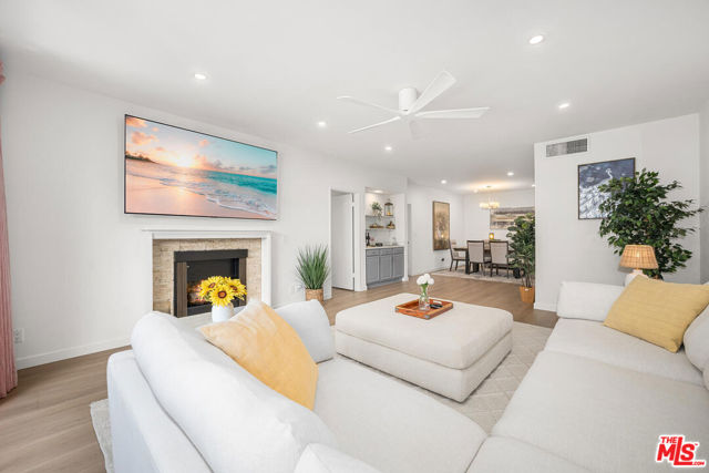 1520 Camden Avenue, Los Angeles CA: https://media.crmls.org/mediaz/459b7ec0-2810-48bb-b074-6776aa18da06.jpg