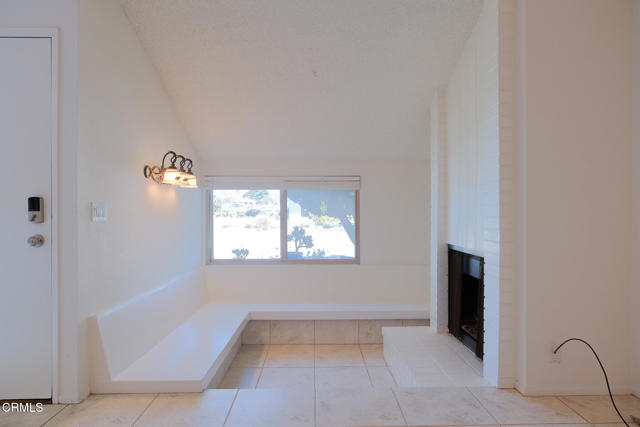 Detail Gallery Image 4 of 26 For 3221 Harbor Bld, Oxnard,  CA 93035 - 3 Beds | 2/1 Baths