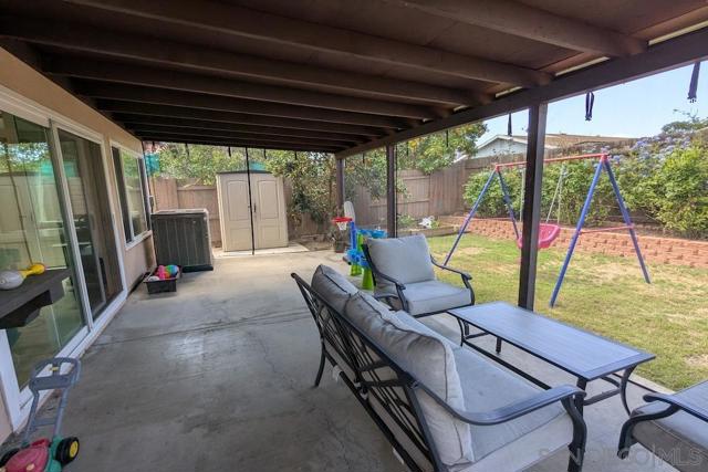 11416 Osoyoos Pl, San Diego CA: https://media.crmls.org/mediaz/459bee86-a6cc-43e8-81cc-b05e6e574dfe.jpg