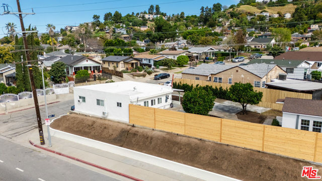 2900 Asbury Street, Los Angeles CA: https://media.crmls.org/mediaz/459bfa87-f726-4ab7-a400-23b6aa242713.jpg