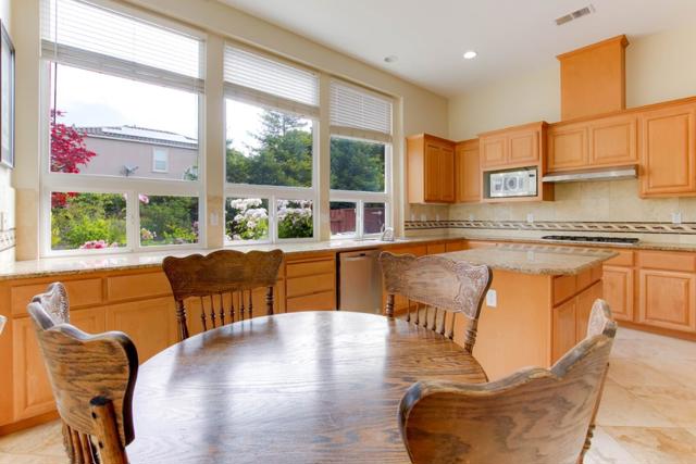 334 Paseo Gularte, San Juan Bautista CA: https://media.crmls.org/mediaz/459cde92-ea2a-4b7e-a9b6-95852fd2f580.jpg