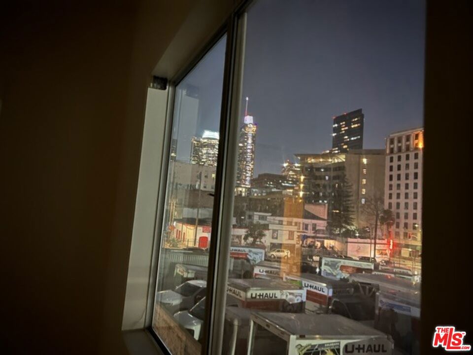 https://media.crmls.org/mediaz/459d33da-550b-4c6b-b86e-dc7dd2d4b79d.jpg?preset=X-Large