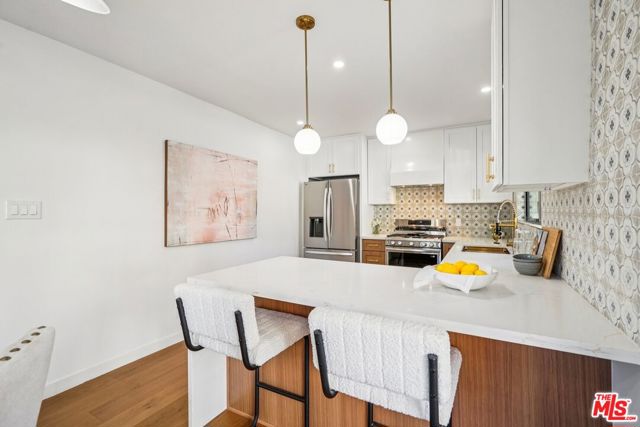 2353 Lucerne Avenue, Los Angeles CA: https://media.crmls.org/mediaz/459d67d5-4c3c-43b1-a177-128cab905901.jpg