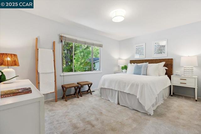 32 California Ave, Orinda CA: https://media.crmls.org/mediaz/459ddc27-4ab2-45a3-b76b-8de4c0c151d8.jpg