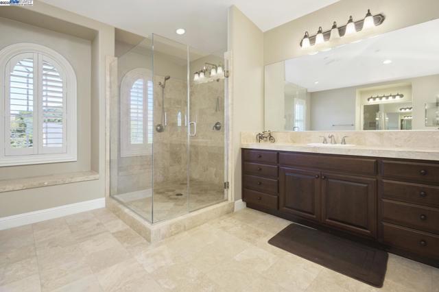 3272 Ashbourne Cir, San Ramon CA: https://media.crmls.org/mediaz/459e00a1-fc87-4ce3-a6f3-77a2edb4a2ad.jpg