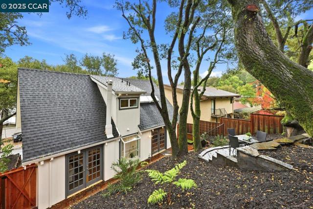 129 Spring Rd, Orinda CA: https://media.crmls.org/mediaz/459e7961-cde6-4f29-9aed-9cd890aab0b4.jpg