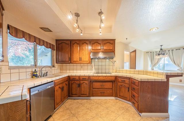 1007 Driftwood Place, Salinas CA: https://media.crmls.org/mediaz/459e82e3-5d5d-46e4-b17b-b9a4bc38dbe0.jpg