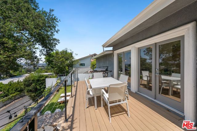 13513 Cheltenham Drive, Sherman Oaks CA: https://media.crmls.org/mediaz/459ea9d2-9b51-4e5d-8a9b-f1eaa14d28a3.jpg