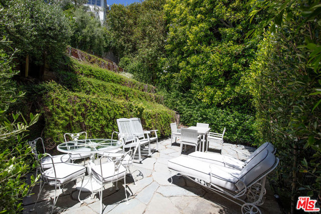 271 Amalfi Drive, Santa Monica CA: https://media.crmls.org/mediaz/459ebac5-6779-4590-a408-ce72e77e29db.jpg