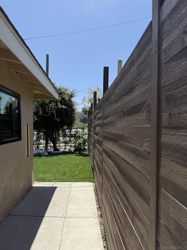 519 Camelot Dr - photo 3