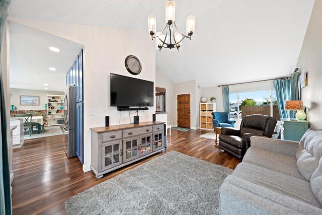 10424 Nubbin Ct, Santee CA: https://media.crmls.org/mediaz/459f7d73-ea3f-46c0-9bc6-7ad6be58c9a1.jpg