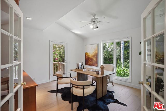 314 22nd Street, Santa Monica CA: https://media.crmls.org/mediaz/459ff68b-154e-41ac-8271-9b249613e0d4.jpg