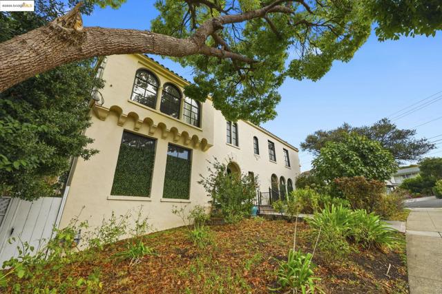 5449 Barrett Ave, El Cerrito CA: https://media.crmls.org/mediaz/45a02e25-e29b-405d-b30e-4fb44c6467cd.jpg