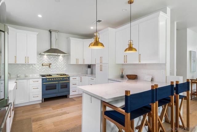 924 D Avenue, Coronado CA: https://media.crmls.org/mediaz/45a0efe8-5e5e-4a41-a43a-2d3c2fc85fb5.jpg