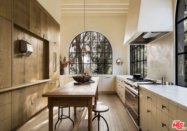 7776 Firenze Avenue, Los Angeles CA: https://media.crmls.org/mediaz/45a22d81-6484-4278-a383-3233c797967a.jpg