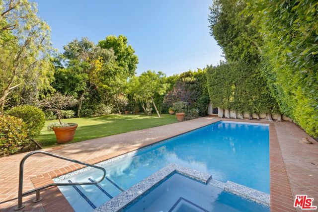 625 Foothill Road, Beverly Hills CA: https://media.crmls.org/mediaz/45a24e59-1126-4066-ac48-b84836d0424f.jpg