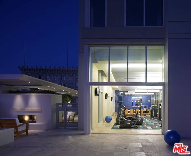 717 W Olympic Boulevard, Los Angeles CA: https://media.crmls.org/mediaz/45a2907e-34d7-4393-a0fc-128deae84255.jpg