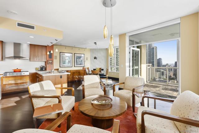 850 Beech St, San Diego CA: https://media.crmls.org/mediaz/45a2e525-8eb9-4a60-a511-e6f8b0f14ccc.jpg