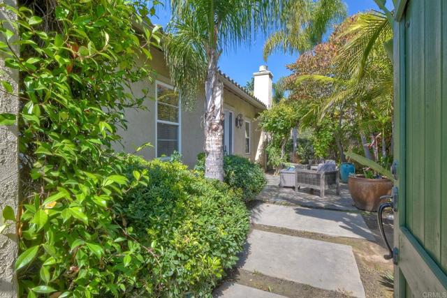 Detail Gallery Image 2 of 30 For 1701 Hilo Dr, Vista,  CA 92081 - 3 Beds | 2/1 Baths