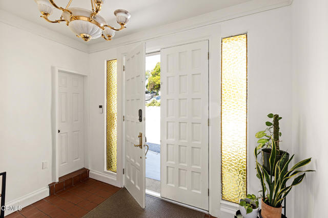 Detail Gallery Image 5 of 46 For 4830 Farquhar St, Los Angeles,  CA 90032 - 4 Beds | 3 Baths