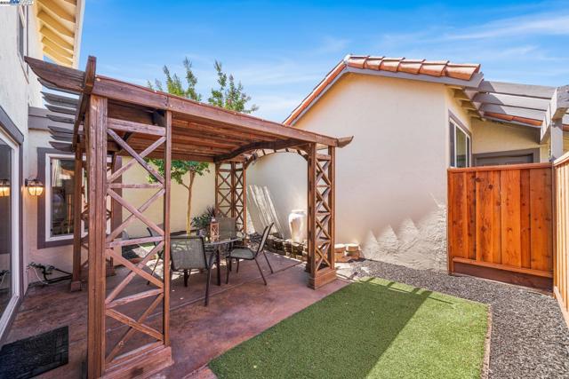 1550 Calle Enrique, Pleasanton CA: https://media.crmls.org/mediaz/45a415ea-3753-4686-a3e0-b7006938edad.jpg