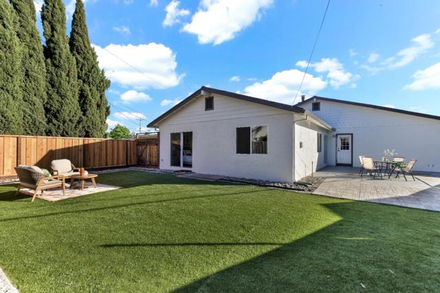 42948 Applewood Street, Fremont CA: https://media.crmls.org/mediaz/45a43f62-615b-4303-9b3e-9450a8dd454b.jpg