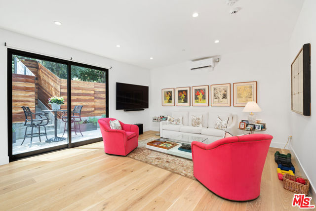 1919 Pinehurst Road, Los Angeles CA: https://media.crmls.org/mediaz/45a4e73f-4291-4e4b-822e-067171261af5.jpg