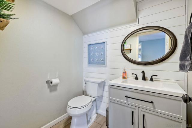 17937 Myrica Ln, San Diego CA: https://media.crmls.org/mediaz/45a57052-d039-476d-ad57-644cc83d52a6.jpg