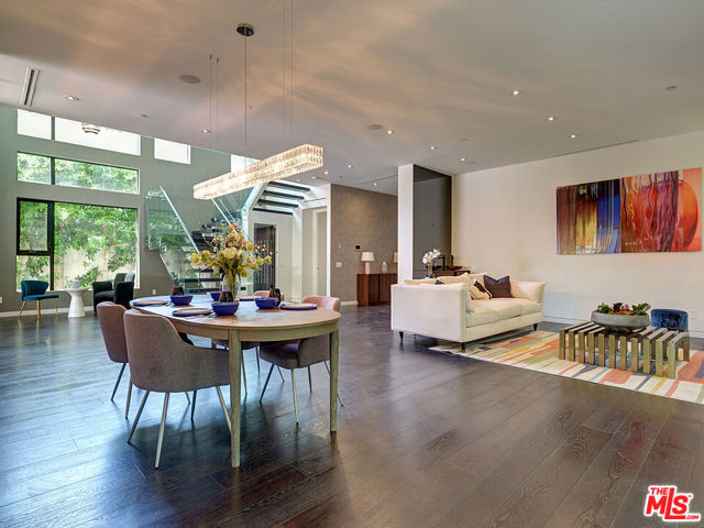 6360 Maryland Drive, Los Angeles CA: https://media.crmls.org/mediaz/45a5a9a7-426c-4aa2-9732-c504111c0d8a.jpg
