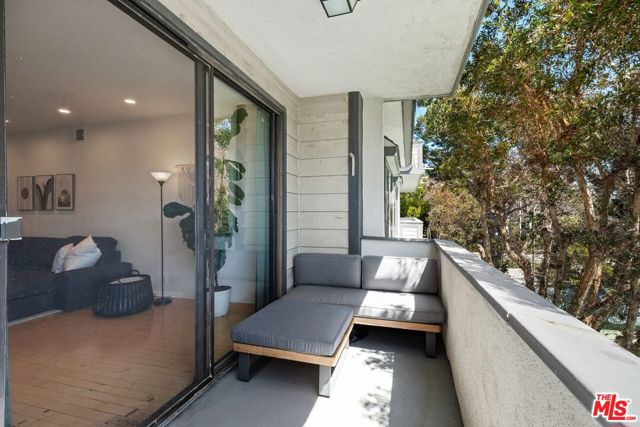 306 BORA BORA Way, Marina del Rey CA: https://media.crmls.org/mediaz/45a62ba4-7ea1-4d51-9d5c-f8edef629a97.jpg