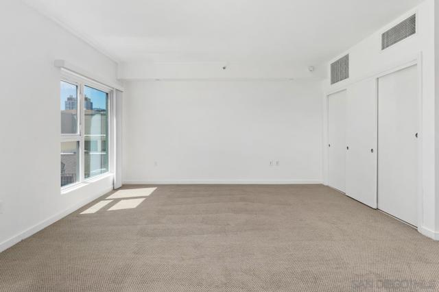 550 15Th St, San Diego CA: https://media.crmls.org/mediaz/45a697b3-8e0f-4772-b284-73347e498e5e.jpg