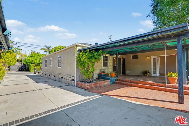 1314 Palms Boulevard, Venice CA: https://media.crmls.org/mediaz/45a6ac8a-c3a8-4d2b-be7a-7f1ac6447ce5.jpg