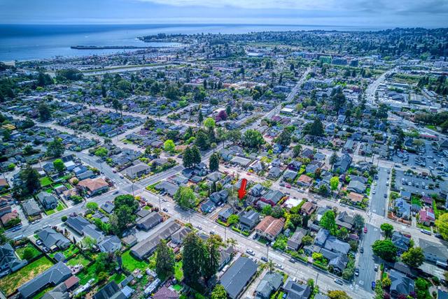 723 Pine Street, Santa Cruz CA: https://media.crmls.org/mediaz/45a6ce36-f01d-4b70-96cd-3cd0fe2d3bfe.jpg