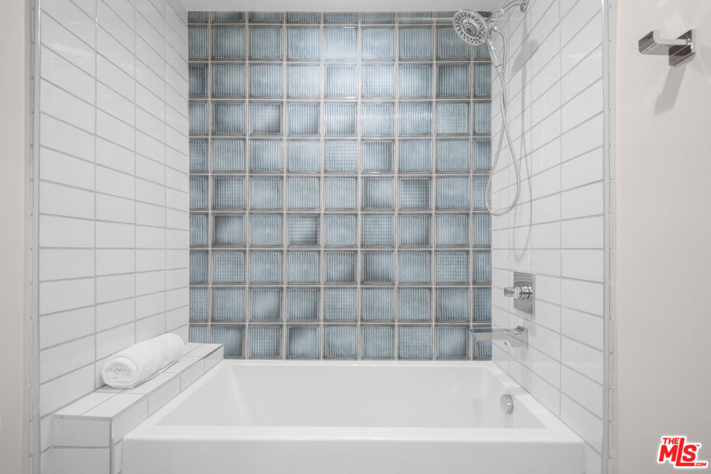 https://media.crmls.org/mediaz/45a6f89d-f93b-408c-a68e-02be9bca8caa.jpg?preset=X-Large
