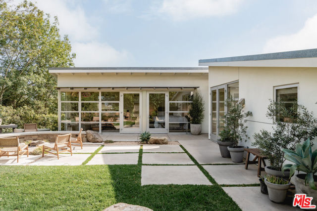 1076 Cheltenham Road, Santa Barbara CA: https://media.crmls.org/mediaz/45a70f7b-96ca-4d74-aab3-8b0046cfeef2.jpg