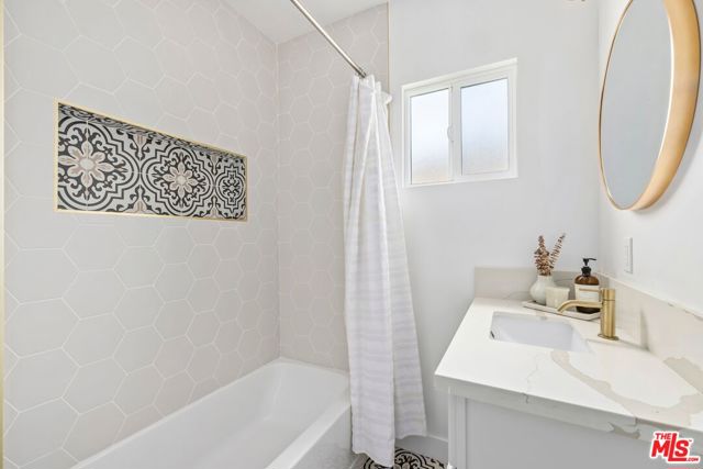 2311 W 78th Place, Inglewood CA: https://media.crmls.org/mediaz/45a7331c-7f8f-44d0-a5c9-42066a51cfcb.jpg