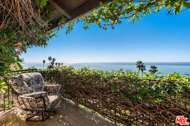 17810 Castellammare Drive, Pacific Palisades CA: https://media.crmls.org/mediaz/45a79530-82f6-4f75-ae4e-ce6545b1b2a3.jpg