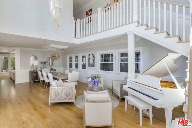 Image 4 of 35 For 5523 Longridge Avenue