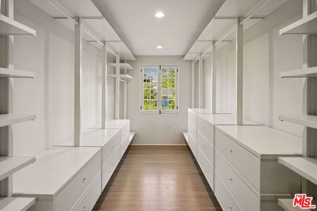 950 N Holliston Avenue, Pasadena CA: https://media.crmls.org/mediaz/45a7cbb4-e914-4a71-b2f0-4d409ba422c7.jpg