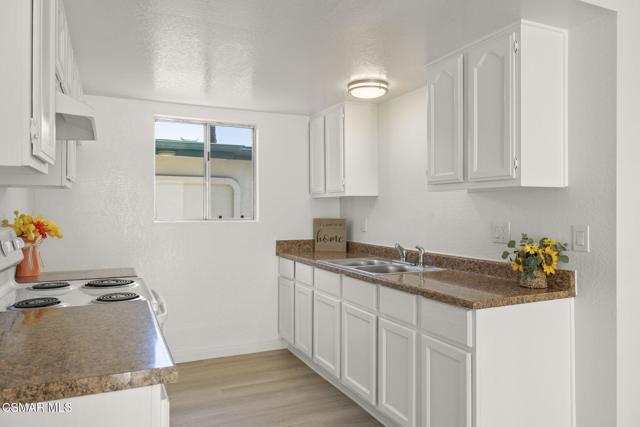 307 Lark Ellen Avenue, Ojai CA: https://media.crmls.org/mediaz/45a7e5dc-54bd-4abb-97b7-63e1fb3cd15d.jpg