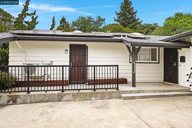 2326 Estrella Ct, Pinole CA: https://media.crmls.org/mediaz/45a7f9fc-5839-407e-8fb0-1dc0a63005ec.jpg