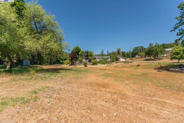 31 Rocky Road, Weaverville CA: https://media.crmls.org/mediaz/45a89e29-8d15-43c1-9e8a-814e2c6e2e6e.jpg